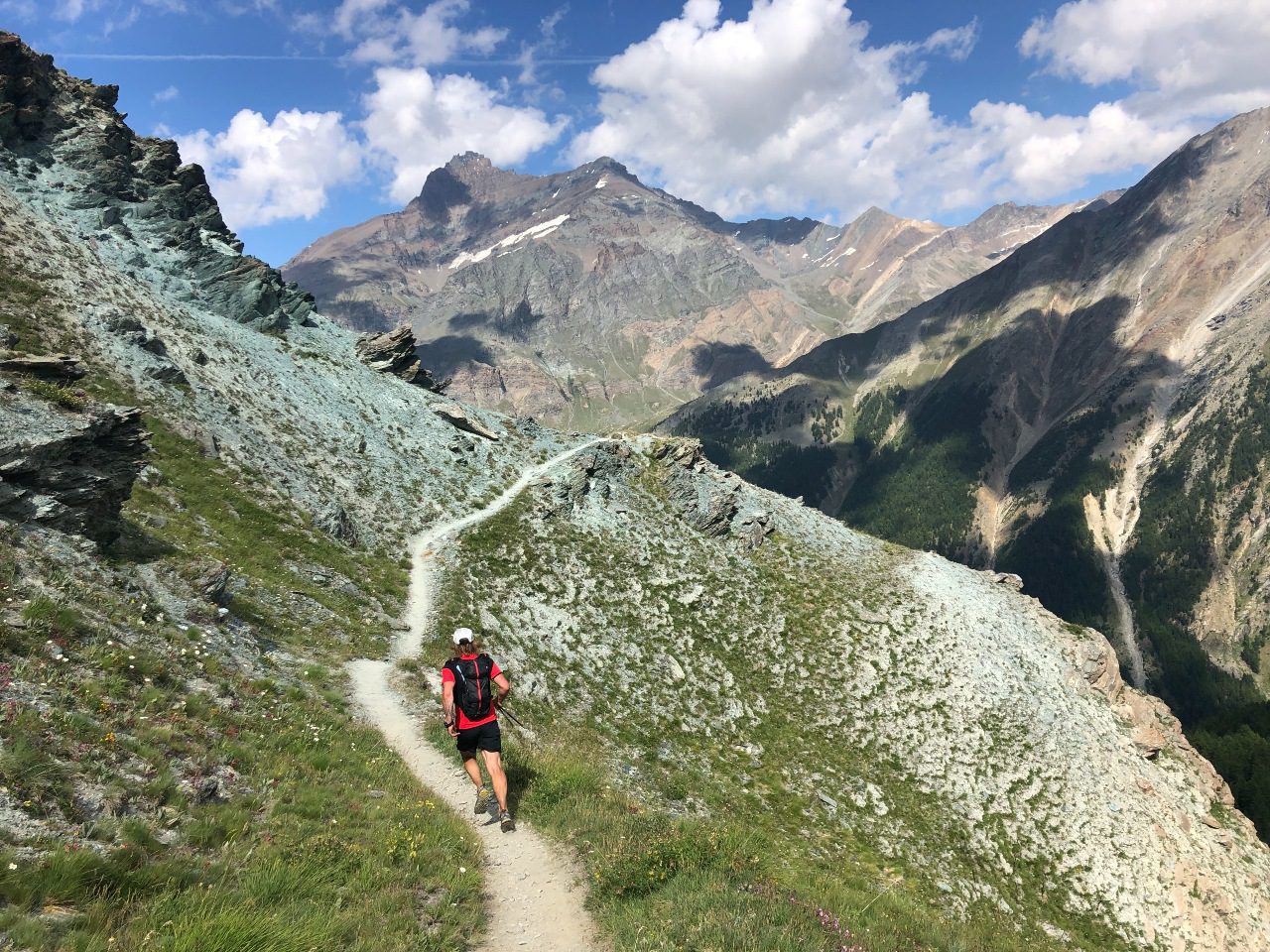 Run the Giants: Tor des Geants – Conquer the Scenic Trails of Aosta Valley